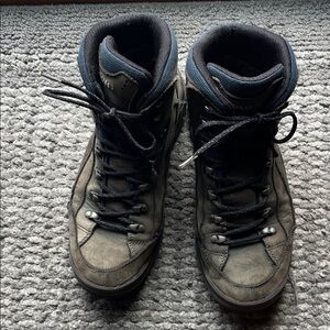 LOWA Renagade GTX Mid Women’s 10 Med Hiking Boots